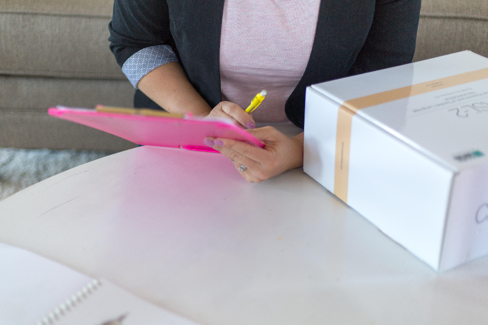 A hand holding a clipboard with a checklist, representing a scoring framework for comparing SEO agencies.